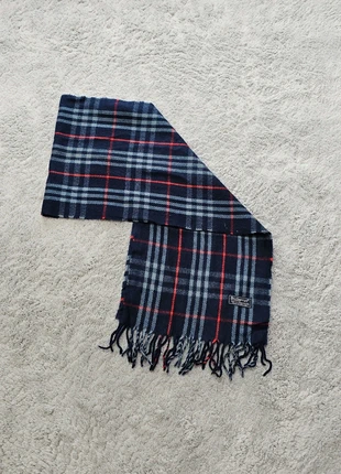 Écharpe Burberry à quadrillages bleu marine 100% laine d'agneau - 150x30 cm Made in England, marque: Burberry, état: Très bon état, 22,00 €, 23,80 € Protection acheteurs incluse