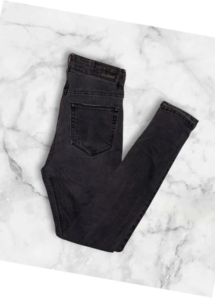 Jeans troué Pull & Bear Gris-Noir - Taille XS/34 - Femme - Coupe Skinny, marke: Pull & Bear, zustand: Sehr gut, größe: XS / 34 / 6, 3,00 €, 3,85 € inklusive Vinted-Käuferschutz