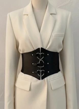 Corset noir large à boucles cœur ajustable - accessoire mode pour blazer ou robe, marque: sans marque, état: Très bon état, taille: Ajustable, 16,50 €, 18,03 € Protection acheteurs incluse