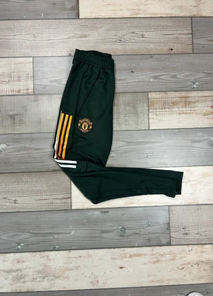 Jogging Manchester united kaki taille XS / Khaki Manchester United Jogging Kids Size XS, marca: adidas, estado: Muito bom, tamanho: XS, €8.00, €9.10 inclui Proteção do Comprador