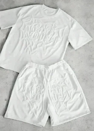 Ensemble blanc style US t-shirt & short avec relief, merk: Vintage Dressing, staat: Heel goed, maat: M, € 61,99, € 65,79 inclusief Kopersbescherming