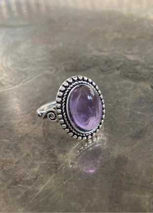 Leuke vintage ring met paarse steen, merk: vintage jewelry, staat: Heel goed, maat: 62.2 mm / 19.8 mm Ø, € 3,50, € 4,38 inclusief Kopersbescherming