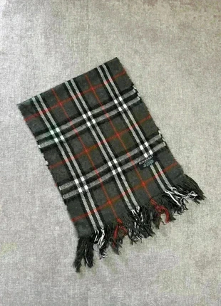 Écharpe Burberry gris foncés, merk: Burberry, staat: Heel goed, € 50,00, € 53,20 inclusief Kopersbescherming Pro