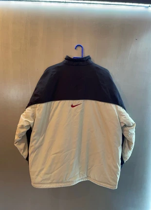 Abrigo Nike, marca: Nike, estado: Muy bueno, tamaño: L, 45,00 €, 47,25 € Protección al comprador incluida