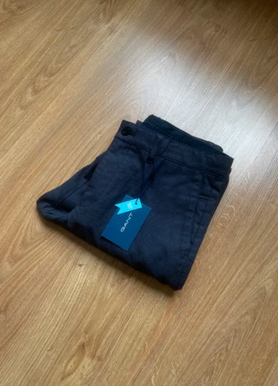 Calças GANT Chino slim fit homem Tamanho W30 (40) Azul Escuro Novas, marca: GANT, estado: Novo com etiquetas, tamanho: PT 40 | W30, €29.99, €32.19 inclui Proteção do Comprador