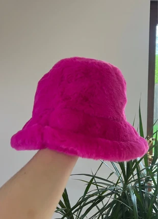 Pink fluffy hat, condition: Very good, size: One size, £2.00, £2.80 includes Buyer Protection