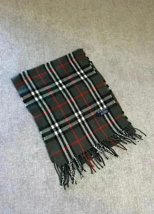 Écharpe Burberry gris foncés, merk: Burberry, staat: Heel goed, € 45,00, € 47,95 inclusief Kopersbescherming Pro