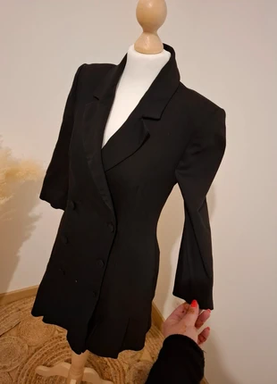 Robe portefeuille noire chic avec épaulettes - Zara - T.XS (34), marke: Zara, zustand: Sehr gut, größe: XS / 34 / 6, 13,50 €, 14,88 € beinhaltet Vinted-Käuferschutz Pro