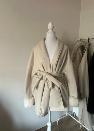 Chique damesjas, merk: Trendy, staat: Nieuw zonder prijskaartje, maat: Universele maat, € 25,00, € 26,95 inclusief Kopersbescherming