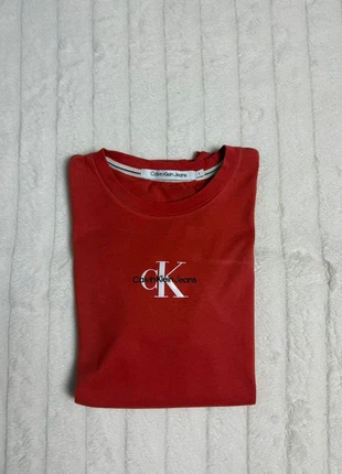 T-shirt Calvin Klein Jeans rouge logo - Taille S - Très bon état, brand: Calvin Klein, condizioni: Ottime, taglia: S, €4.99, €5.94 include la Protezione acquisti