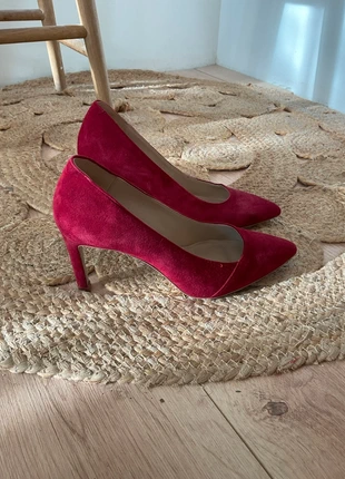 Escarpins rouge en daim Naf-Naf, marque: Naf Naf, état: Très bon état, taille: 37, 7,00 €, 8,05 € Protection acheteurs incluse