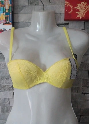Soutien-gorge lingerie land jaune, marque: Lingerie Land, état: Neuf avec étiquette, taille: 85B, 5,00 €, 5,95 € Protection acheteurs incluse