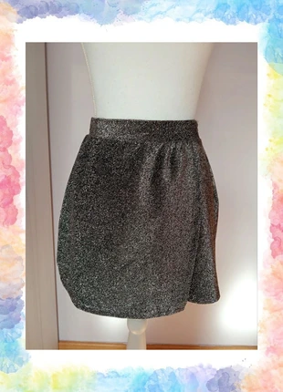 Falda corta negra con brillo – Terranova, talla XS, marca: Terranova, estado: Muito bom, tamanho: XS / 34 / 6, €7.00, €8.05 inclui Proteção do Comprador