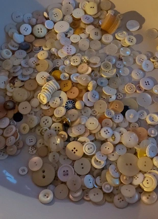 Boutons blanc et transparent environ 500 pieces, marque: Buttons, état: Neuf sans étiquette, 25,00 €, 26,95 € Protection acheteurs incluse