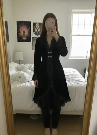 Veste Longue Velours Noir – Gothique Chic / Romantique / Époque Victorienne / Élégante Soirée, marque: Solène Rosefield, état: Très bon état, taille: M / 38 / 10, 56,99 €, 60,54 € Protection acheteurs (Pro) incluse