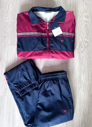 Ensemble de survêtement Sergio Tacchini - Bleu marine Neuf, marque: Sergio Tacchini, état: Neuf avec étiquette, taille: M, 59,99 €, 63,69 € Protection acheteurs incluse