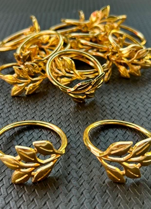 Lot 10 ronds de serviette métal doré, marque: autre, état: Neuf avec étiquette, 10,00 €, 11,20 € Protection acheteurs incluse