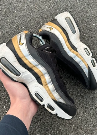Nike Air Max 95 noir et doré / taille 36,5, marque: Noir, état: Très bon état, taille: 36.5, 29,90 €, 32,10 € Protection acheteurs incluse