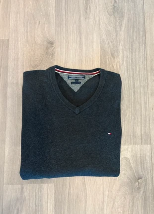 Pull col V Tommy Hilfiger gris taille L, marke: Tommy Hilfiger, zustand: Sehr gut, größe: L, 22,00 €, 23,80 € inklusive Vinted-Käuferschutz