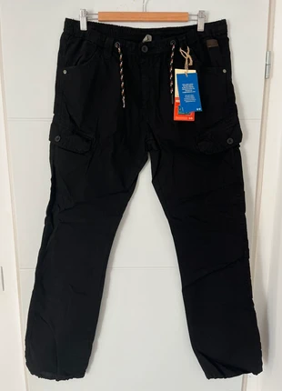 Pantalon noir XL, brand: Longboard, condizioni: Nuovo con cartellino, taglia: XL, €8.00, €9.10 include la Protezione acquisti