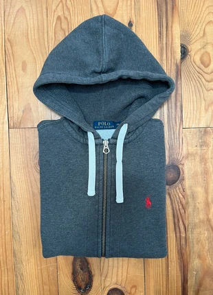 Veste full zip Ralph Lauren taille XS couleur gris logo brodé couleur rouge, marque: Ralph Lauren, état: Très bon état, taille: XS, 55,00 €, 58,45 € Protection acheteurs incluse