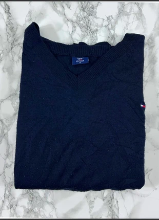 Pull Tommy Hilfiger Bleu Marine / Col V / Logo brodé / Taille M/L Femme, brand: Tommy Hilfiger, condition: Very good, size: M / 38 / 10, €15.00, €16.45 includes Buyer Protection