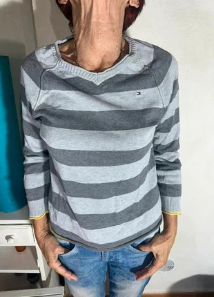 Pull Tommy Hilfiger différents Gris- Logo- Col V- taille S- femme, brand: Tommy Hilfiger, condition: Good, size: S / 36 / 8, €8.90, €10.05 includes Buyer Protection