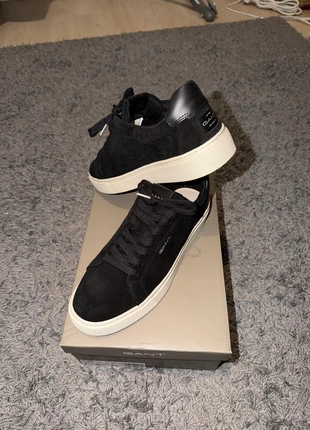 Baskets GANT homme 41 – Neuves, daim noir, jamais portées, marke: GANT, zustand: Neu, mit Etikett, größe: 41, 70,00 €, 74,20 € inklusive Vinted-Käuferschutz