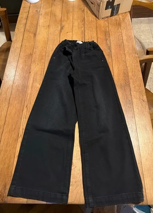 Pantalon pattes d’éléphant, marque: ONLY, état: Très bon état, taille: 10 ans / 140 cm, 4,00 €, 4,90 € Protection acheteurs incluse