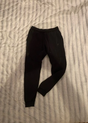 nike tech fleece, marque: Nike, état: Très bon état, taille: S, 20,00 €, 21,70 € Protection acheteurs incluse