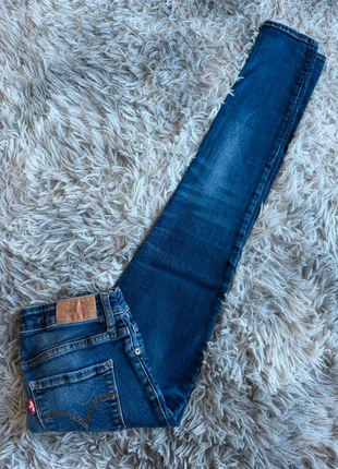 Jean skinny Levi’s 711 Taille 16 ans Couleur bleu foncé, marque: Levi's, état: Très bon état, taille: 16 ans / 176 cm, 4,90 €, 5,85 € Protection acheteurs incluse