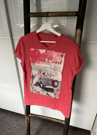 T shirt, merk: West coast, staat: Heel goed, maat: M, € 2,00, € 2,80 inclusief Kopersbescherming