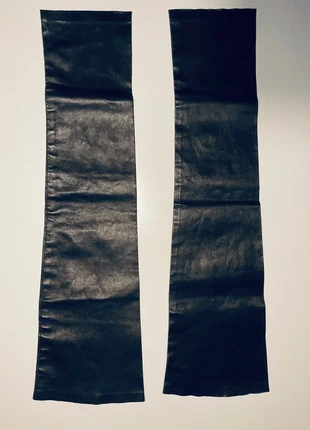 Ann Demeulemeester black leather sleeves, merk: Ann Demeulemeester, staat: Nieuw zonder prijskaartje, € 280,00, € 294,70 inclusief Kopersbescherming