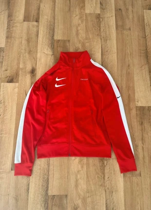 Nike Swoosh Jacke Rot top Zustand, marque: Nike, état: Très bon état, taille: S, 12,00 €, 13,30 € Protection acheteurs incluse