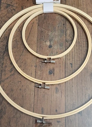 Cercles a broderie en bambou 15, 23 et 33 cms, marque: Bamboo, état: Neuf avec étiquette, 4,00 €, 4,90 € Protection acheteurs incluse