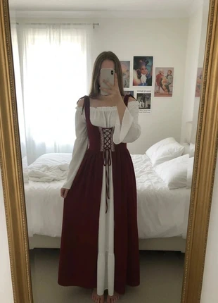 Robe Médiévale Bordeaux Blanche – Renaissance / Cosplay / Élégante / Féminine, marke: Maison Dareléa, zustand: Sehr gut, größe: M / 38 / 10, 89,90 €, 95,10 € beinhaltet Vinted-Käuferschutz Pro