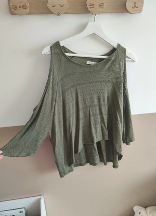 🌸 Joli haut décolleté épaule - Bershka - Taille 36 🌸, marke: Bershka, zustand: Sehr gut, größe: S / 36 / 8, 4,00 €, 4,90 € inklusive Vinted-Käuferschutz