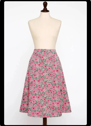 Jupe Vintage fleurie mi-longue - Taille 38 - Fermeture discrète zip & bouton, marque: Vintage Dressing, état: Très bon état, taille: M / 38 / 10, 4,00 €, 4,90 € Protection acheteurs incluse