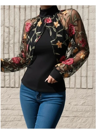 Blouse noire brodée fleurs manches transparentes, marque: Bloomshade, état: Très bon état, taille: M / 38 / 10, 27,90 €, 30,00 € Protection acheteurs (Pro) incluse
