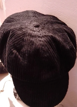 Casquette style gavroche noire velours, staat: Goed, maat: M, € 2,00, € 2,80 inclusief Kopersbescherming