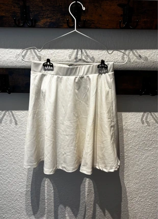 Minirock in weiß, merk: Shein, staat: Heel goed, maat: S / 36 / 8, € 3,00, € 3,85 inclusief Kopersbescherming