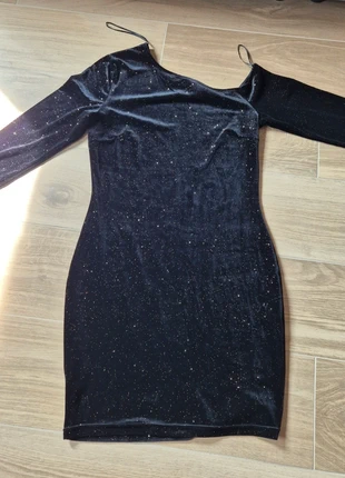 Robe velour noire à paillettes taille 42, marque: Amisu, état: Très bon état, taille: XL / 42 / 14, 3,00 €, 3,85 € Protection acheteurs incluse