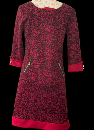 Robe Baroque Rouge & Noire – Élégance Italienne Limited Edition, marque: Rare, état: Très bon état, taille: M / 38 / 10, 60,00 €, 63,70 € Protection acheteurs incluse