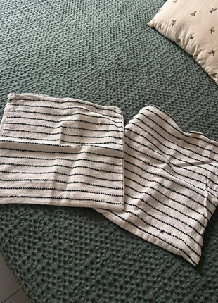 Housses de coussin maisons du monde blanc noir, marque: Maisons du Monde, état: Très bon état, taille: 40 x 40 cm, 5,00 €, 5,95 € Protection acheteurs incluse