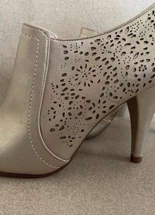 Chaussure botillon élégant beige doré neuf, marque: Gémo, état: Neuf avec étiquette, taille: 40, 28,00 €, 30,10 € Protection acheteurs incluse