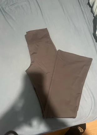 Legging de sport évasé neuf, marque: H&M, état: Neuf avec étiquette, taille: S / 36 / 8, 8,50 €, 9,63 € Protection acheteurs incluse