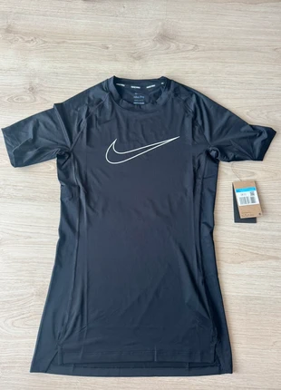 T shirt Nike pro taille M, marke: Nike, zustand: Neu, mit Etikett, größe: M, 28,00 €, 30,10 € inklusive Vinted-Käuferschutz