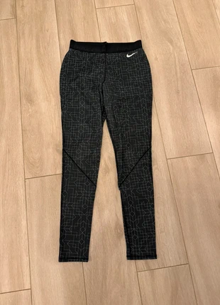 Legging Nike, marque: Nike, état: Très bon état, taille: M / 38 / 10, 4,00 €, 4,90 € Protection acheteurs incluse