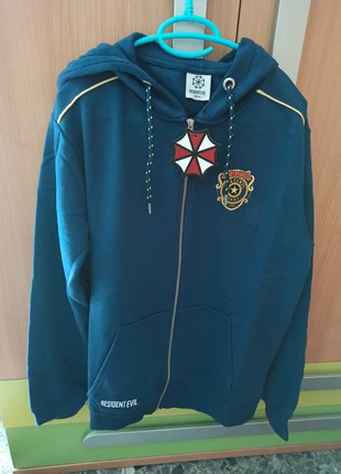 Sudadera Resident Evil 2, merk: Resident Evil, staat: Nieuw met prijskaartje, maat: XL, € 50,00, € 53,20 inclusief Kopersbescherming