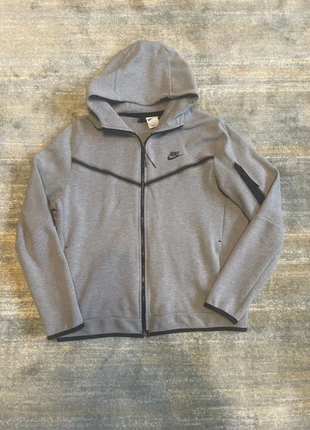 Veste zip Nike tech fleech gris authentique, marque: Nike, état: Très bon état, taille: L, 39,00 €, 41,65 € Protection acheteurs incluse